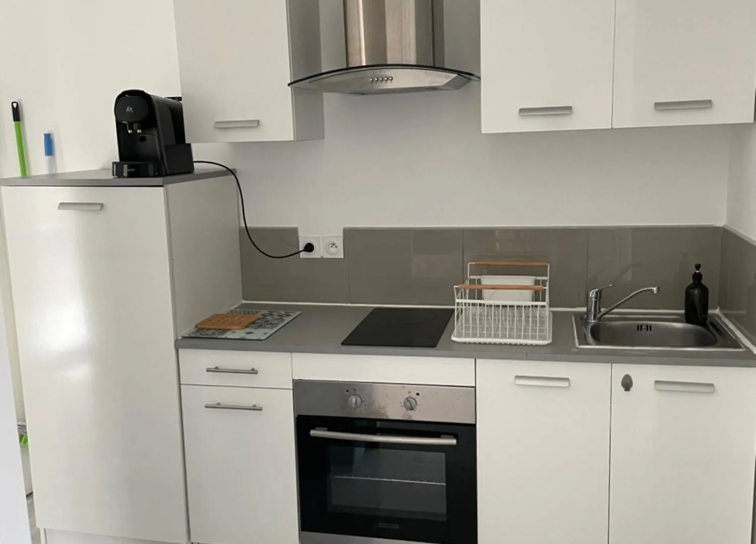 Appartement T2 Avec Terrasse Et Cour Cavaillon France