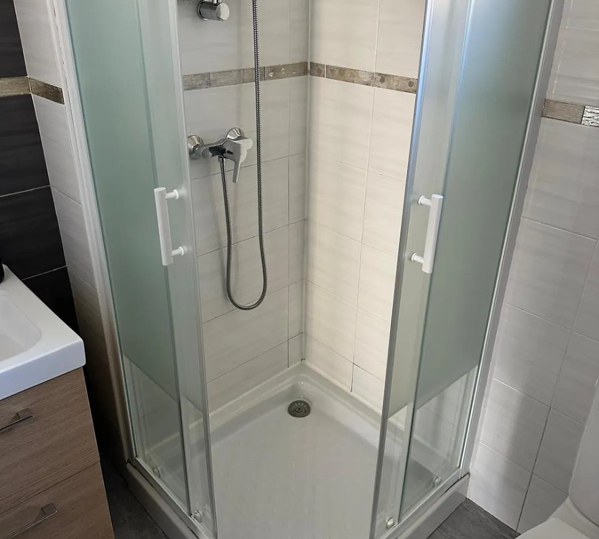 Appartement T2 Avec Terrasse Et Cour Cavaillon