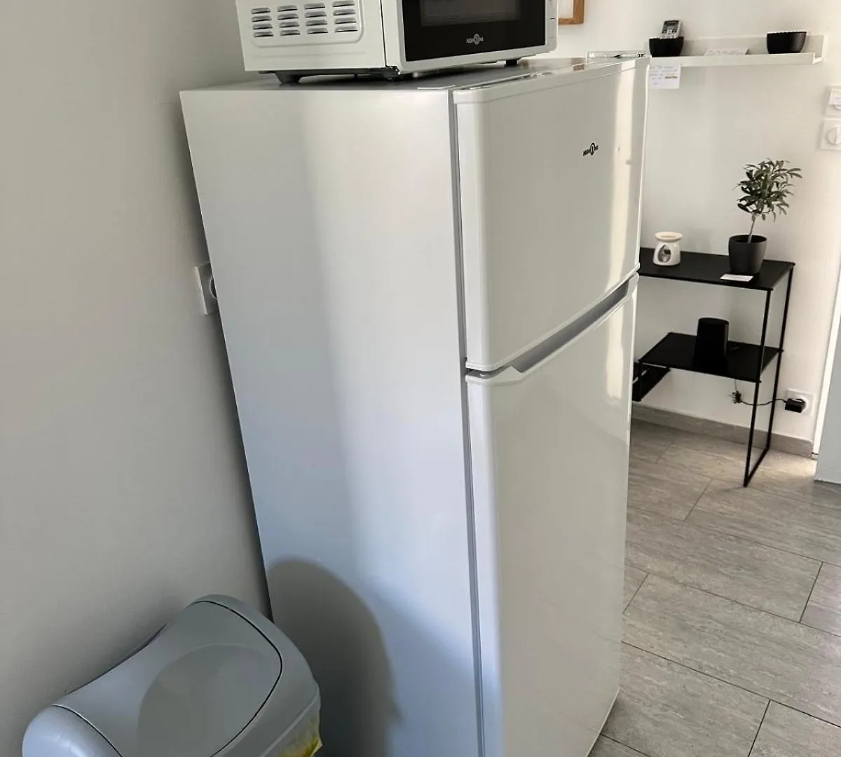 Appartement T2 Avec Terrasse Et Cour Cavaillon France
