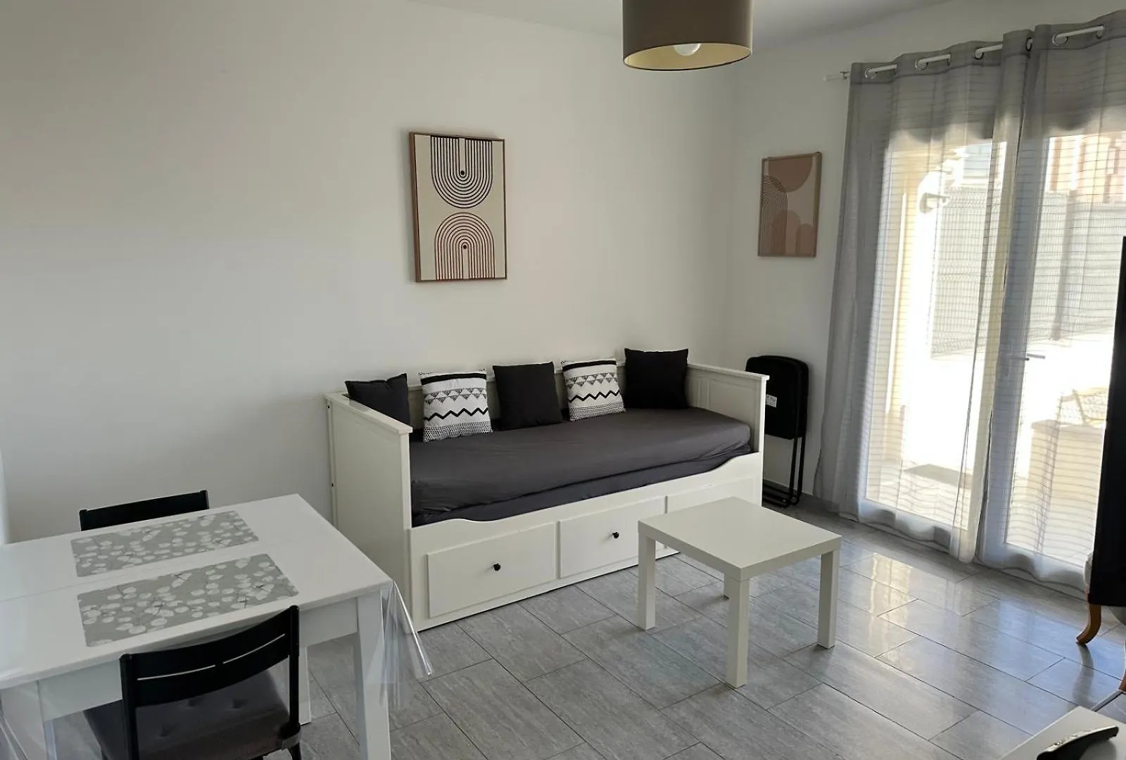 קאביון Appartement T2 Avec Terrasse Et Cour 0*,